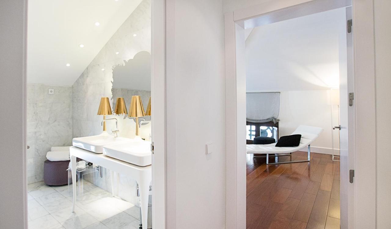 Hospes Palacio De Los Patos, A Member Of Design Hotels Grenade Extérieur photo A bathroom and bedroom in a modern house