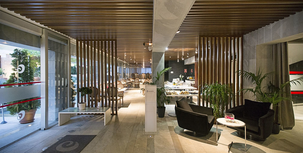 Hospes Palacio De Los Patos, A Member Of Design Hotels Grenade Extérieur photo The lounge at the airport
