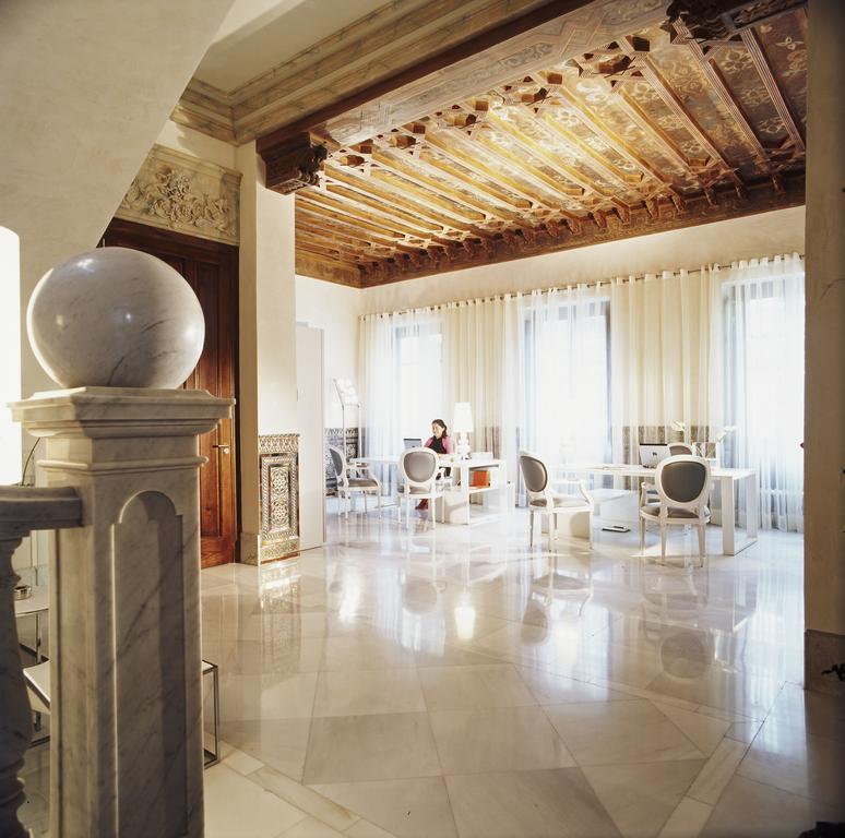 Hospes Palacio De Los Patos, A Member Of Design Hotels Grenade Extérieur photo The interior of the hotel