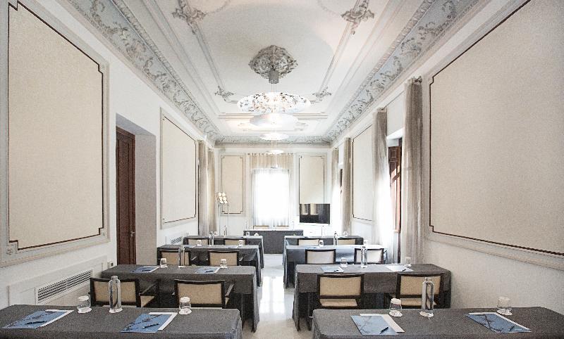Hospes Palacio De Los Patos, A Member Of Design Hotels Grenade Extérieur photo The interior of the hotel